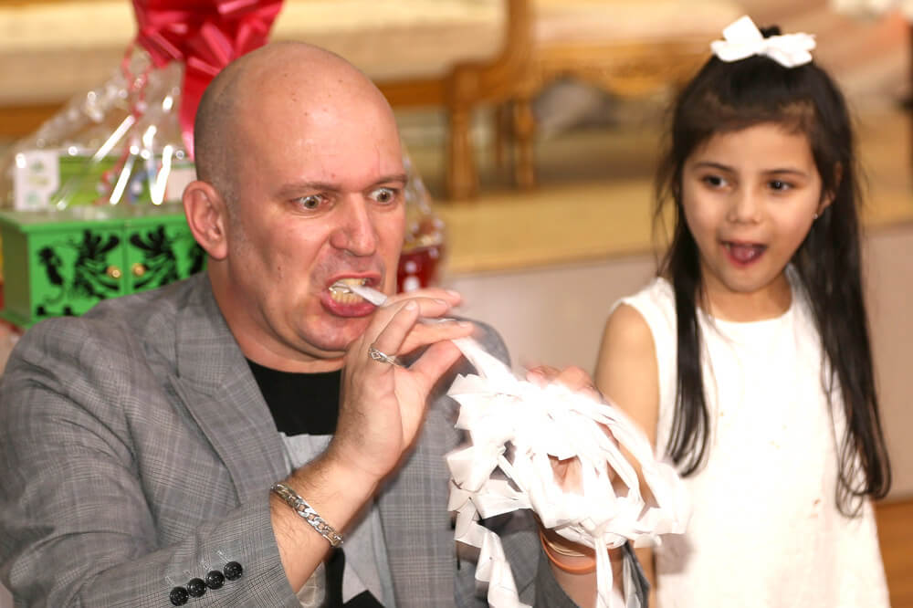 Ian's Close Up Magic | Children's Magician