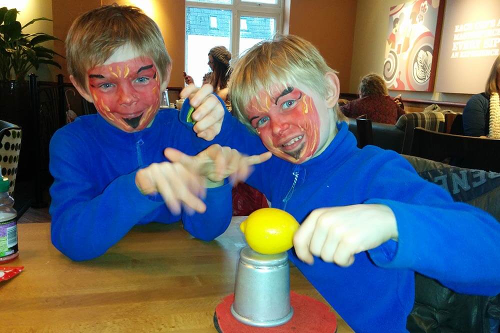 Ian's Close Up Magic | Children's Magician