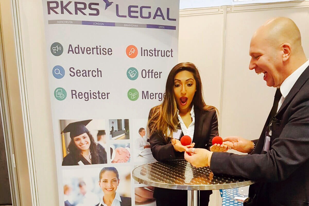 Ian's Close Up Magic | Corporate Magician